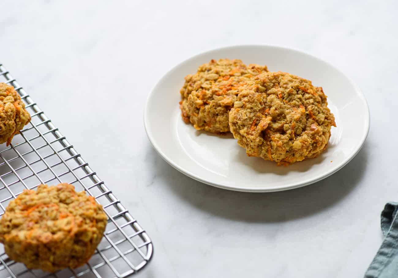 Carrot Oatmeal Cookies (vegan) | The New Baguette