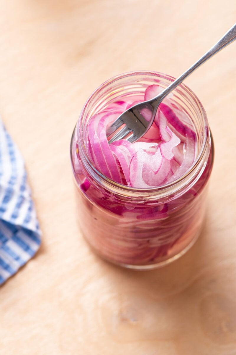 2-Ingredient Quick Pickled Red Onions (No Cook)